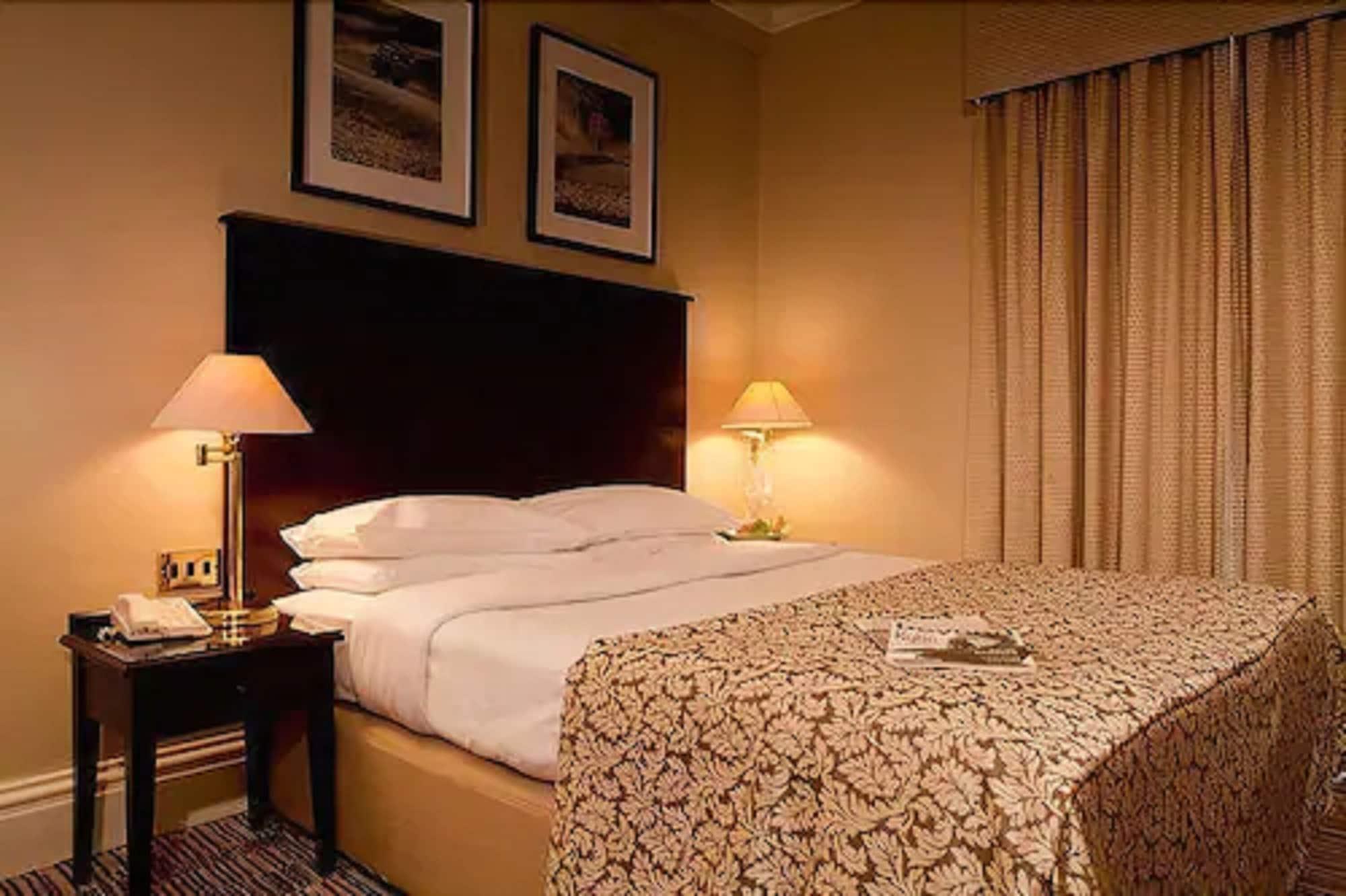 Old Swan Hotel هاروغايت الغرفة الصورة