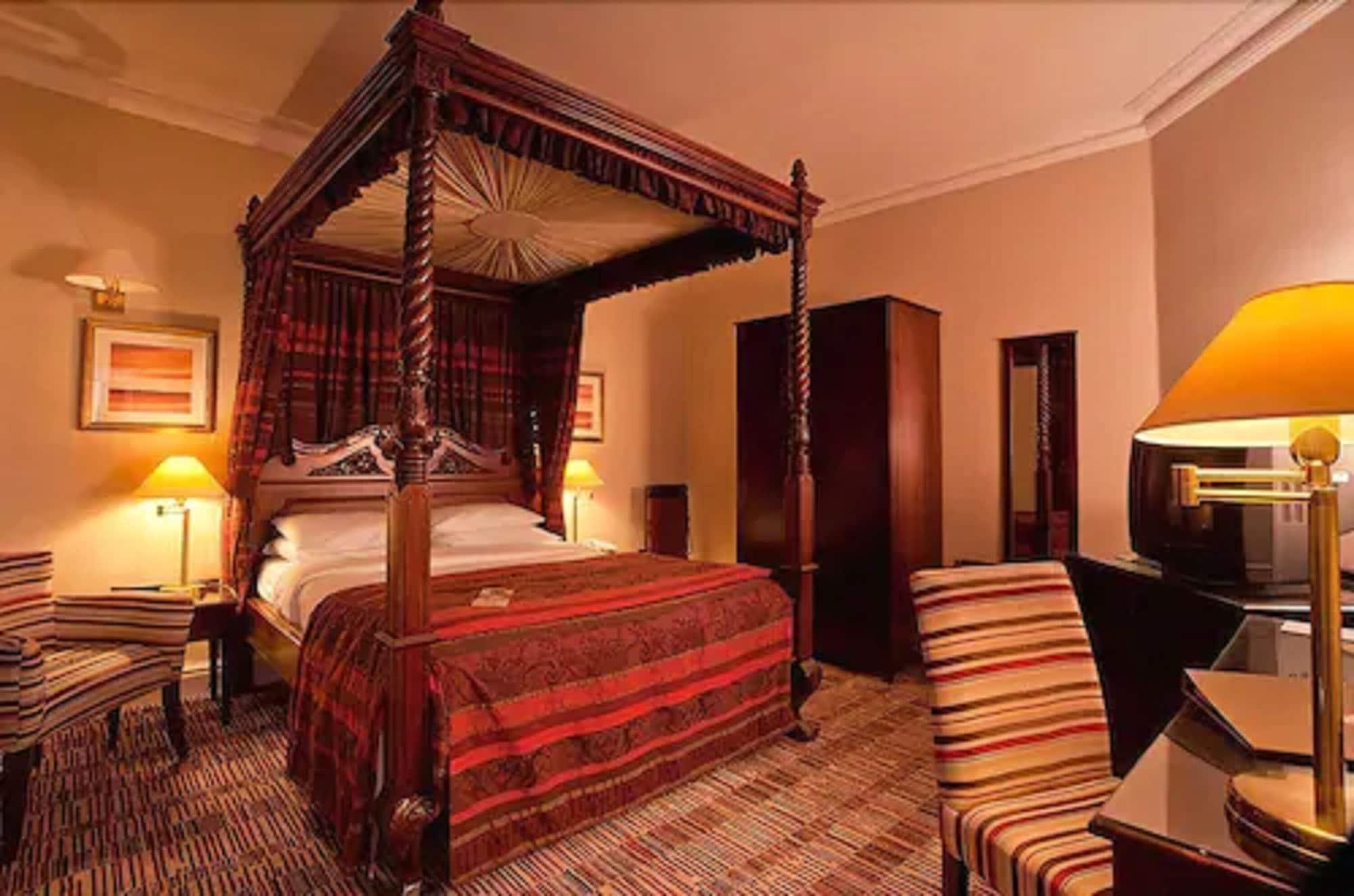 Old Swan Hotel هاروغايت المظهر الخارجي الصورة