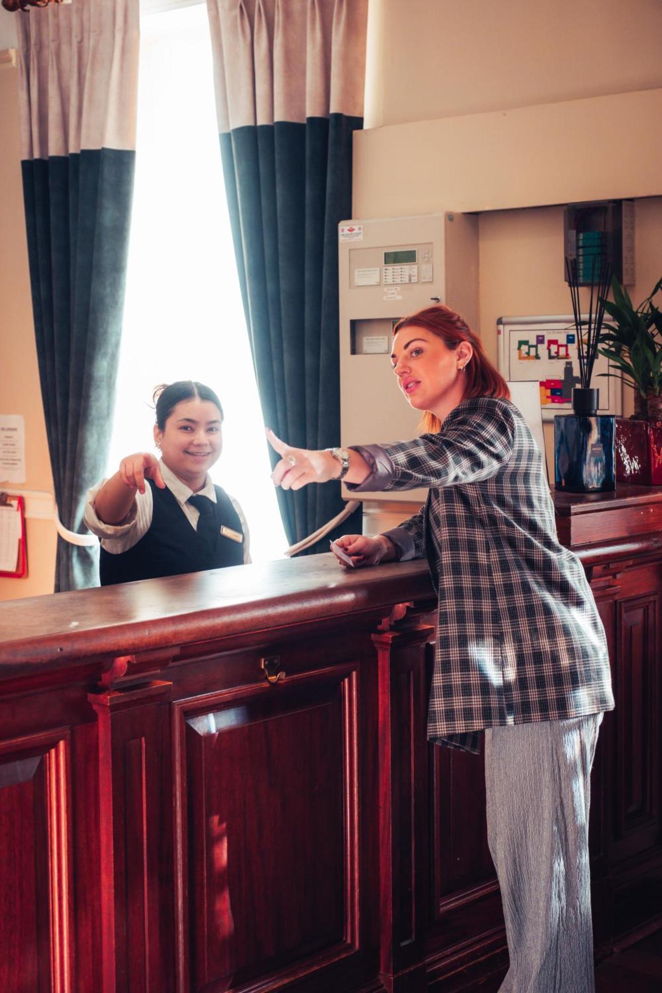 Old Swan Hotel هاروغايت المظهر الخارجي الصورة