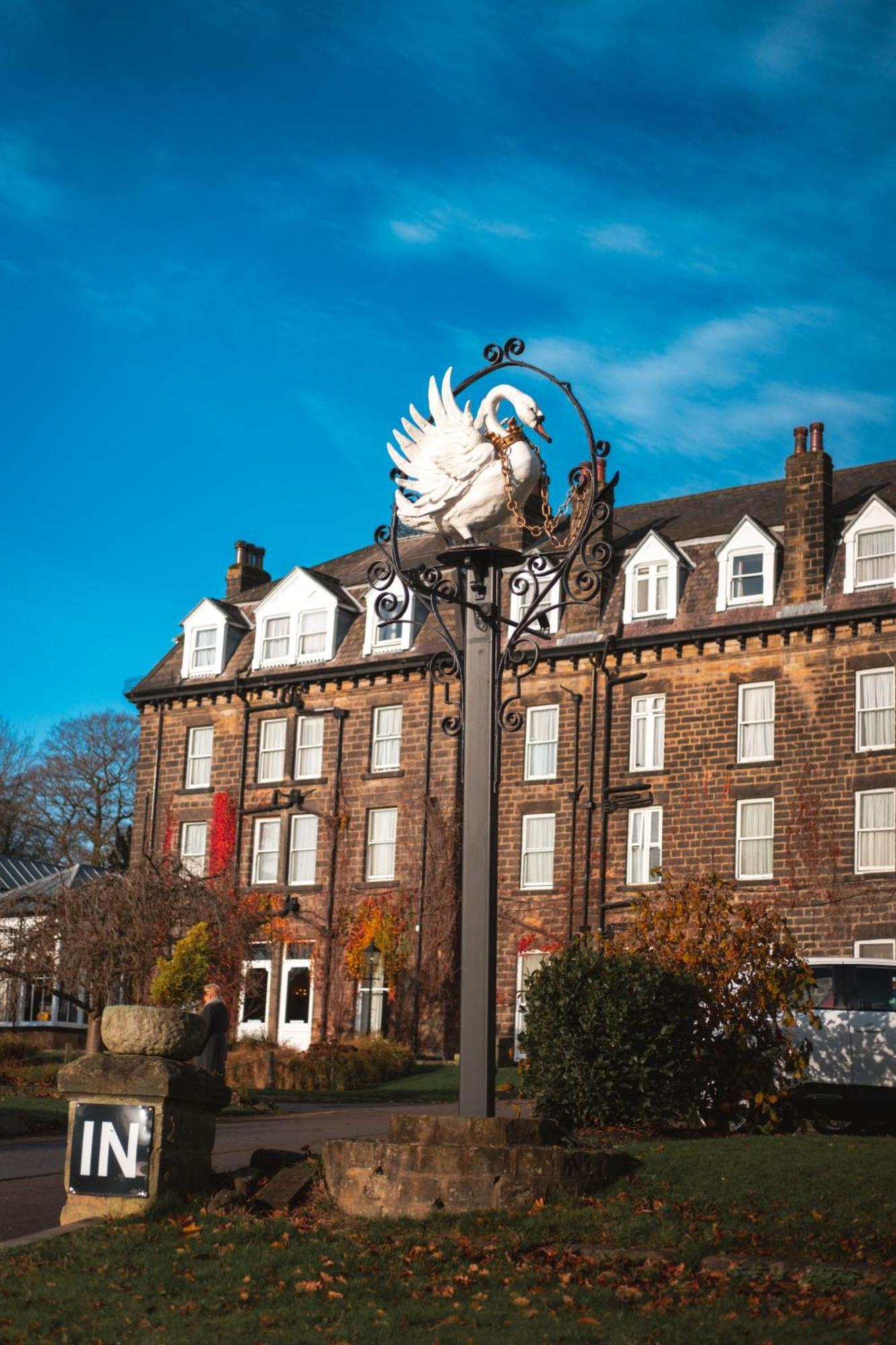 Old Swan Hotel هاروغايت المظهر الخارجي الصورة
