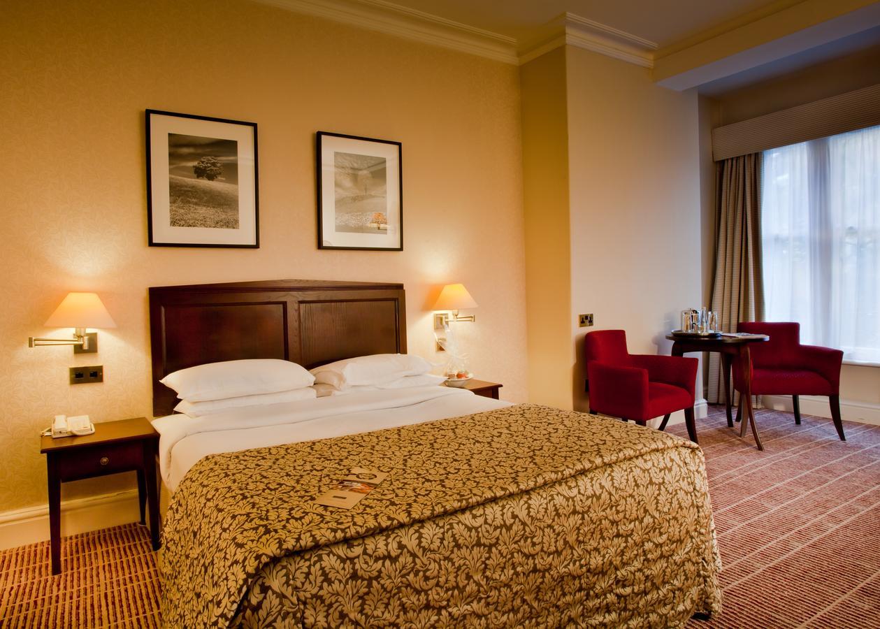 Old Swan Hotel هاروغايت الغرفة الصورة